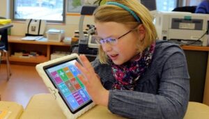 A student with her iPad