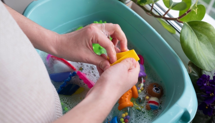 How to Easily Clean Bath Toys (Inside and Out)