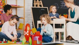 Daycare vs Montessori: The Difference for Your Child | WonderBaby.org