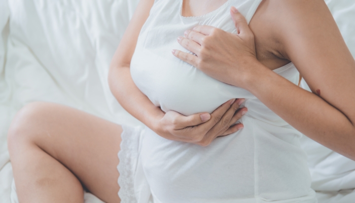https://www.wonderbaby.org/wp-content/uploads/2022/11/Breastfeeding-woman-have-breast-pain.jpg