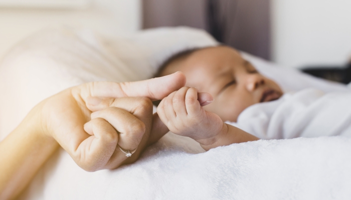 https://www.wonderbaby.org/wp-content/uploads/2022/12/Close-up-of-hands-baby-newborn-holding-mom-finger.jpg