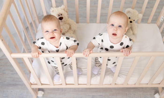Travel Crib for Twins (Pros and Cons of 3 Popular Cribs) - Dad's Guide to  Twins