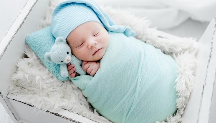 Learn how to swaddle the babe.  Baby sleep problems, Pregnant mom, Baby  sleep