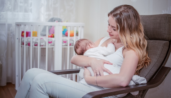 🪑Best Breastfeeding Chair for New Mom (Reviews & Buyer's Guide)